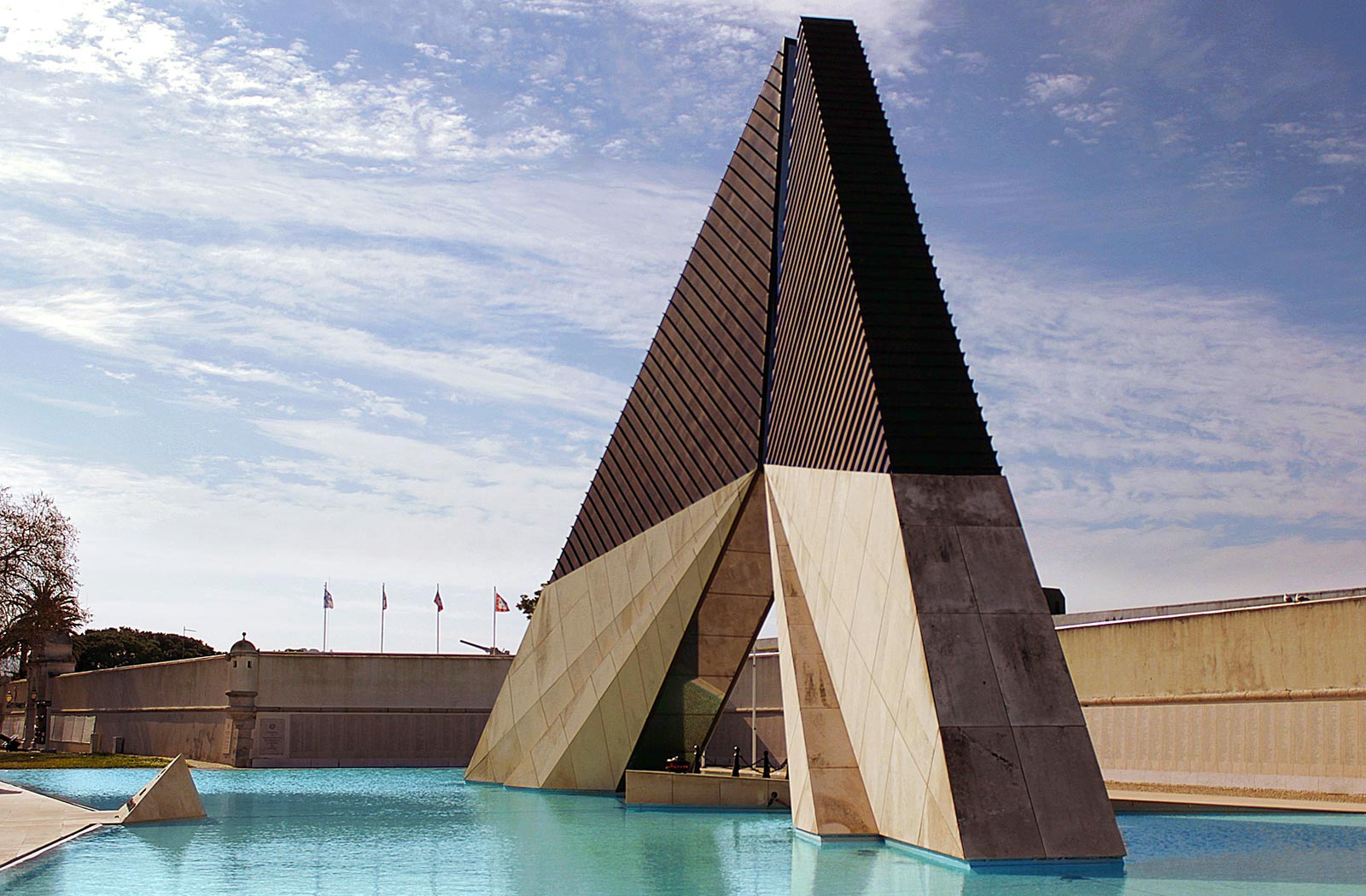 Monumento aos Combatentes do Ultramar - Belem | Monuments | Portugal