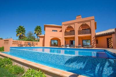Monte Raposo Villa Sleeps 8 Pool Air Con WiFi