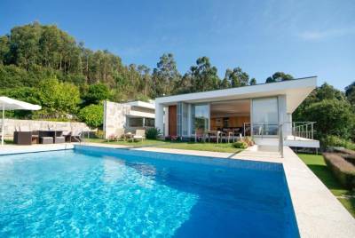 Calheiros Villa Sleeps 8 Pool Air Con WiFi