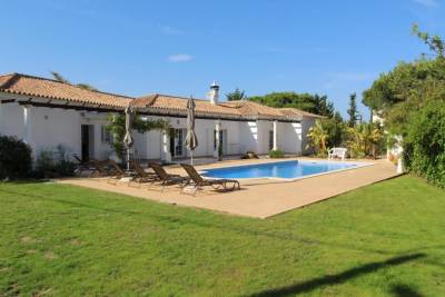 Exclusive Villa Toulouse with pool in Falesia Algarve