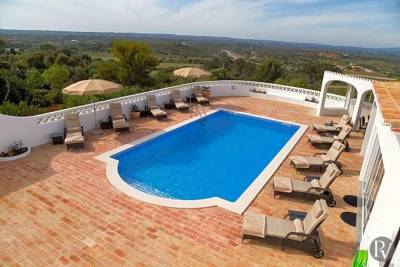 Alto da Cerca Villa Sleeps 10 with Pool Air Con and WiFi