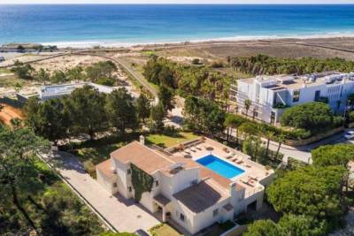 Spacious Holiday Villa in Algarve