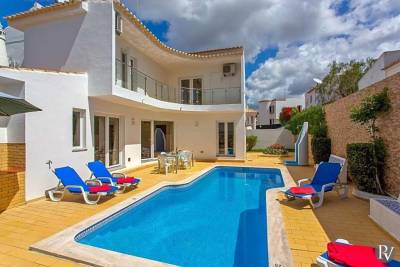 Vilamoura Villa Sleeps 8 with Pool and Air Con