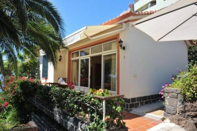 Bungalow with one bedroom in Sao Martinho Funchal with wonderful sea view enclosed garden and WiFi