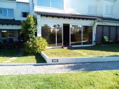 House with 4 bedrooms in Corroios with shared pool enclosed garden and WiFi 4 km from the beach