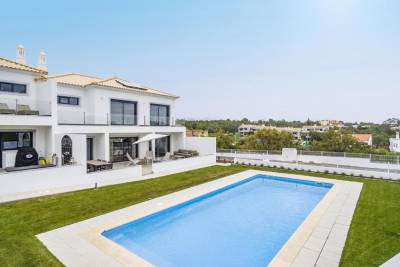 Private Villa - Luxury interiors - Swimming pool - Near Quinta do Lago