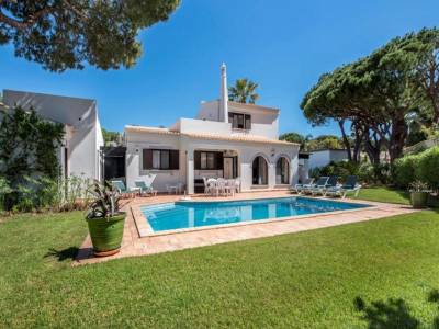 Villa in Vale do Garrao Sleeps 6 includes Swimming pool Air Con and WiFi