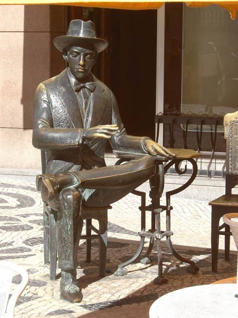 Fernando Pessoa Statue - Lisbon | Portugal Travel Guide Photos